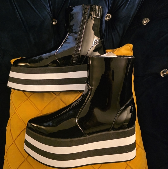 Jeffrey Campbell Shoes - NWOT JEFFREY CAMPBELL Patent Platform Boots Size 8M